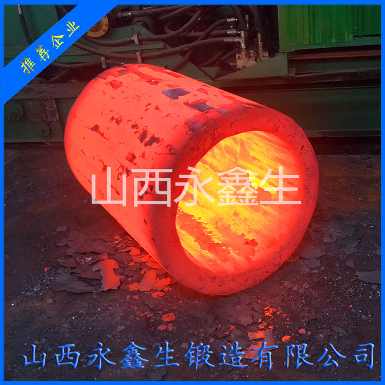 在锻件锻造毛坯和粗加工之间，通常需要经过以下几个关键工序